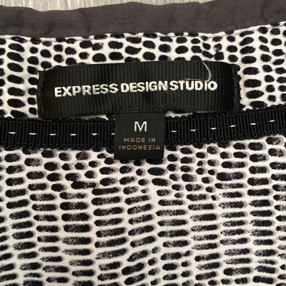 Express Button Up Top - Picture 4 of 10